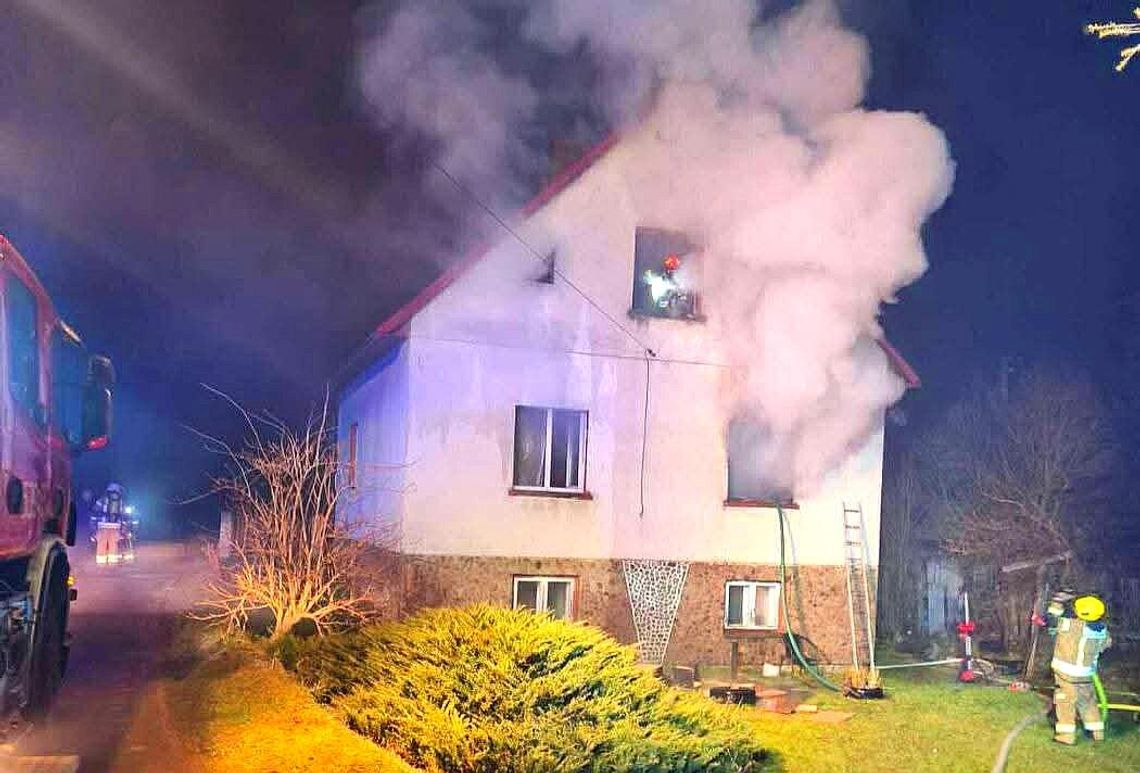 Stryszawa, pożar domu, straż pożarna, akcja gaśnicza w Stryszawie, akcja gaśnicza w powiecie suskim