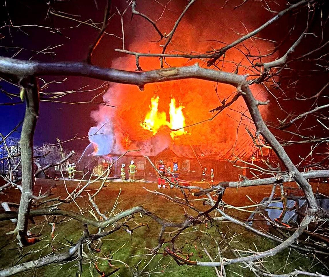 Głogoczów, ogromny pożar w głogoczowie, powiat myślenicki, straż pożarna, duży pożar w głogoczowie, pożar budynku drewnianego, akcja gaśnicza