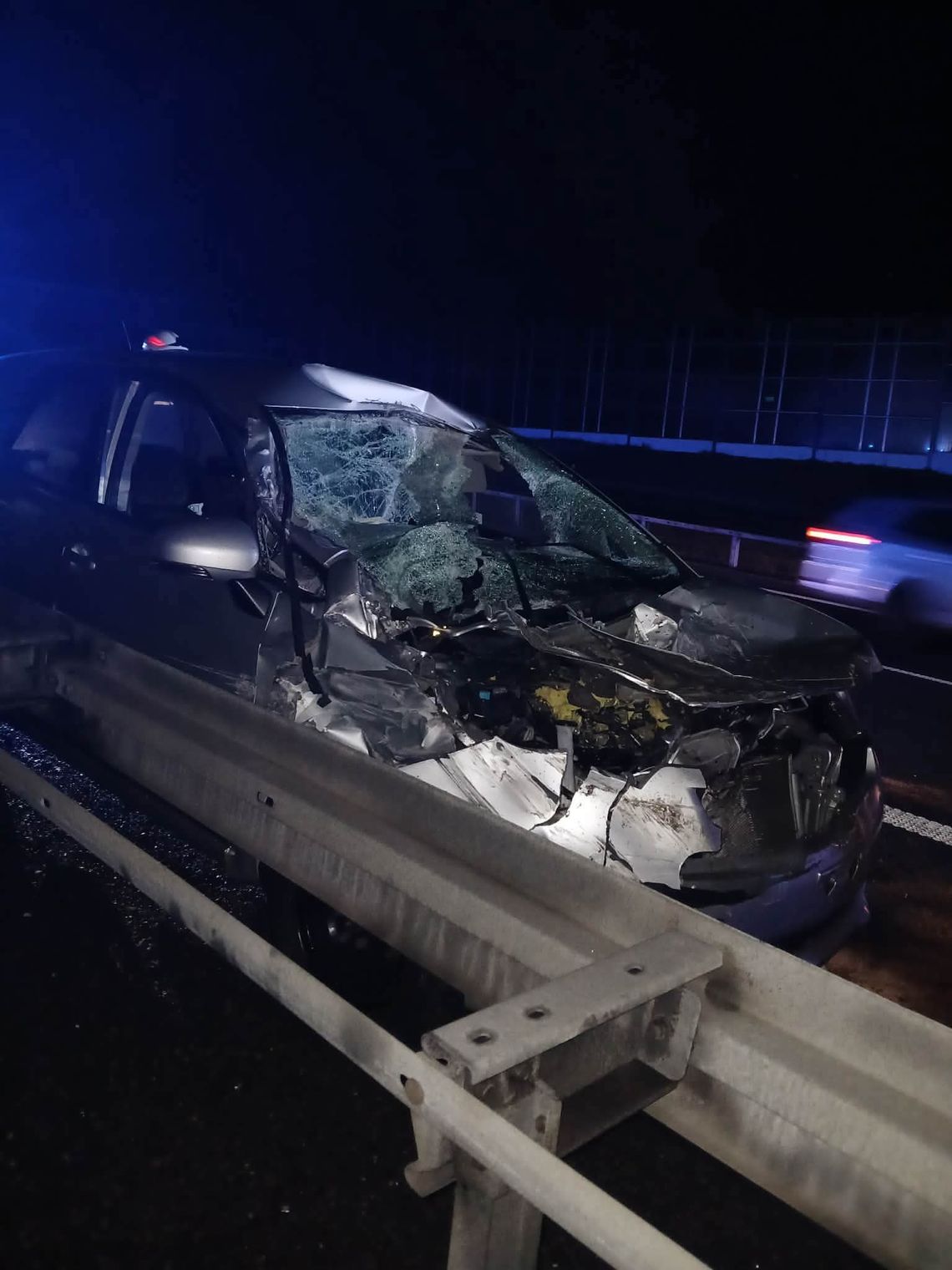 Kraków, autostrada a4, a4, zderzenie samochodu osobowego z ciężarowym na a4, utrudnienia na autostradzie a4, nocny wypadek na autostradzie a4