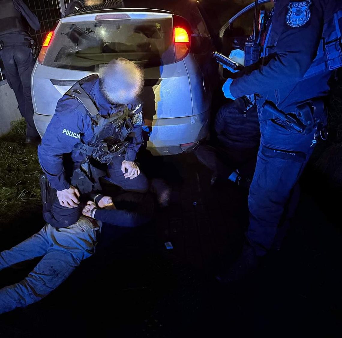 Na zdjęciu zatrzymany kierowca, który po pijaku uciekał przed policjantami