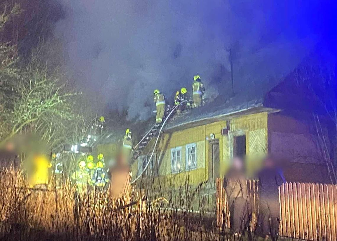 Zubrzyca Dolna, Orawa, powiat nowotarski, na sygnale, akcja gaśnicza, strażacy, straż pożarna, pożar budynku mieszkalnego