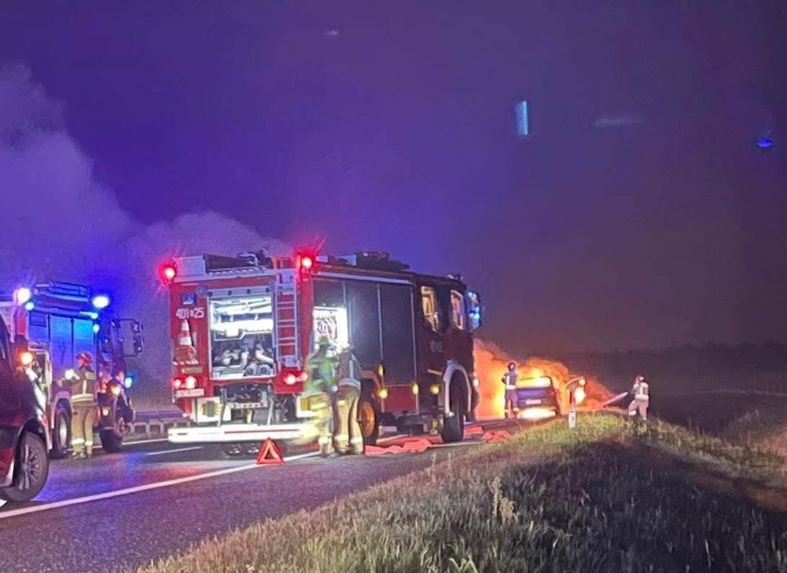 Rzezawa, Bochnia, Brzesko, pożar na autostradzie A4, autostrada A4, Kraków, Rzeszów, akcja gaśnicza, akcja straży pożarnej