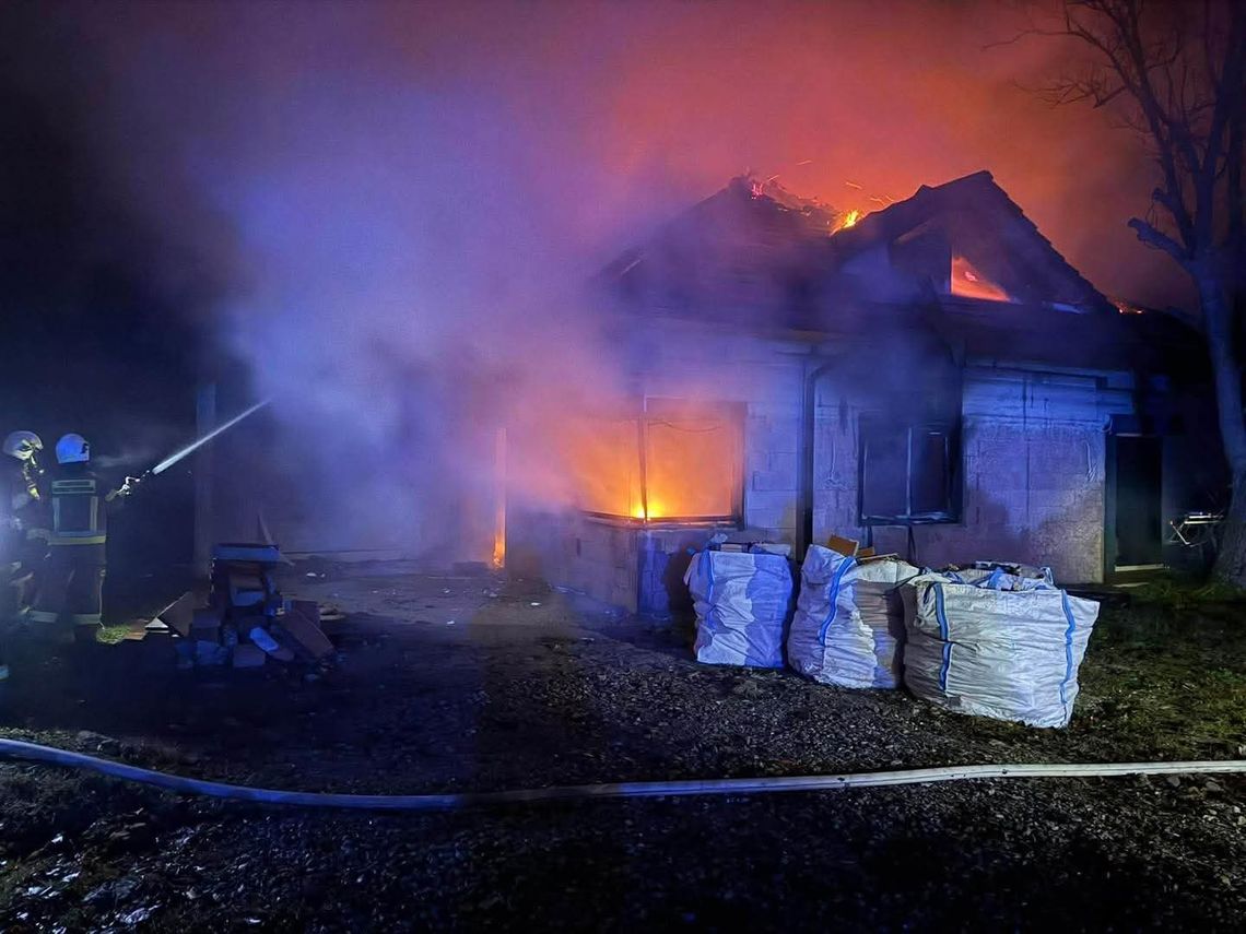 Baranówka, pożar budynku mieszkalnego, powiat krakowski, pożar w gminie Kocmyrzów luborzyca, akcja gaśnicza strażaków, straż pożarna
