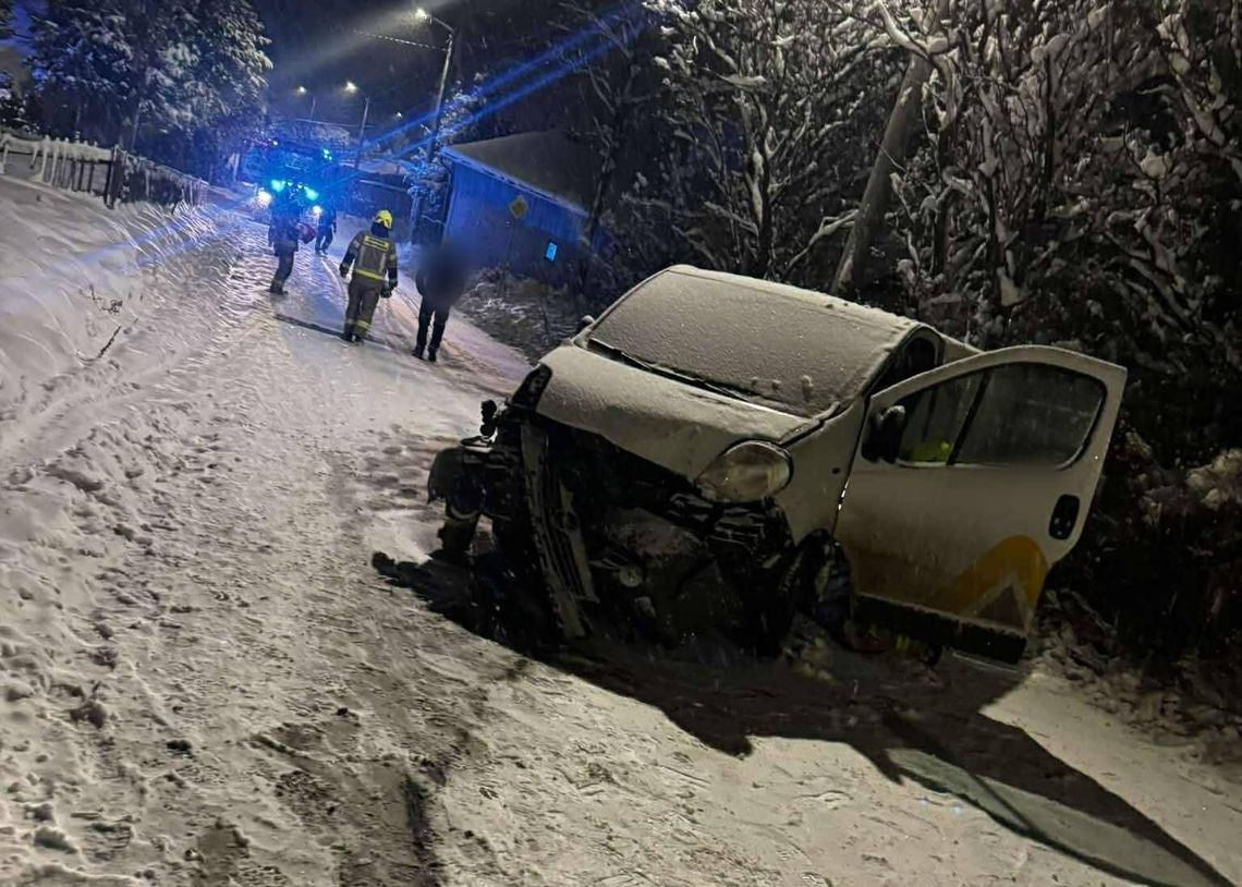 Jabłonka, ulica energetyków, na sygnale, akcja ratunkowa, akcja ratownicza, wypadek drogowy na Orawie