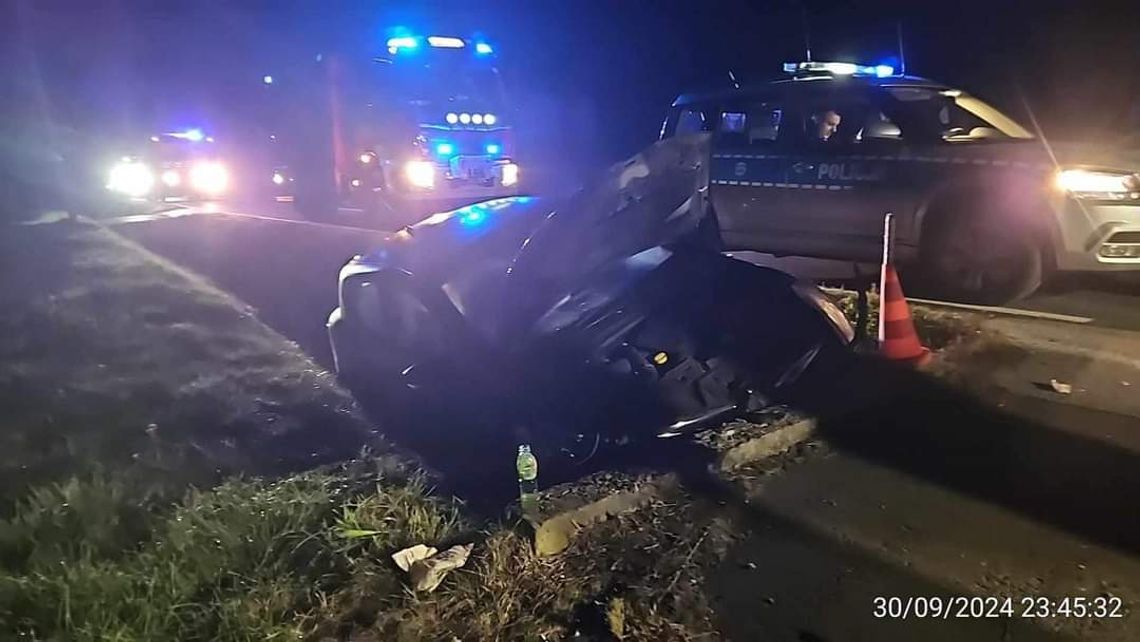 Nocny wypadek w Nowej Wsi. Kierująca w szpitalu [FOTO]