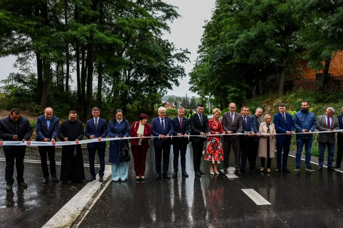 Nowa droga Radziemice – Wrocimowice oficjalnie otwarta Nowa droga Radziemice – Wrocimowice oficjalnie otwarta