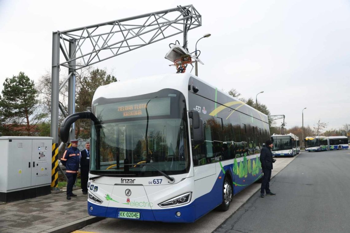 Na zdjęciu jeden z nowych autobusów elektrycznych krakowskiego MPK - Irizar