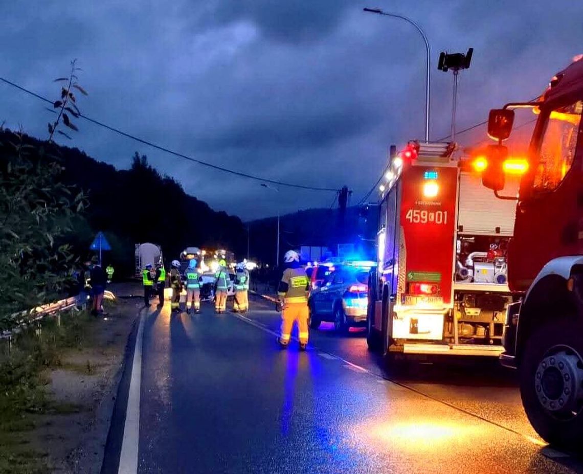 Wypadek w Kamienicy, wypadek w powiecie limanowskim, zderzenie trzech samochodów w Kamienicy, wypadek drogowy, na sygnale
