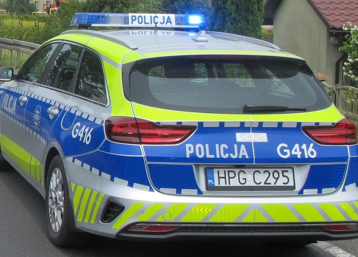 Pijany kierowca zatrzymany w Kętach. Miał 1,2 promila i jechał całą szerokością jezdni Dzielnicowi z Komisariatu Policji w Kętach zatrzymali 39-letniego mieszkańca powiatu wadowickiego, który prowadził samochód będąc pod wpływem alkoholu