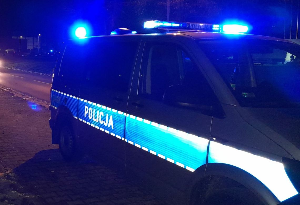 Oświęcim, interwencja, pijany mężczyzna, powiat oświęcimski, na sygnale, akcja policji, pomóc osobie, pijany, alkohol