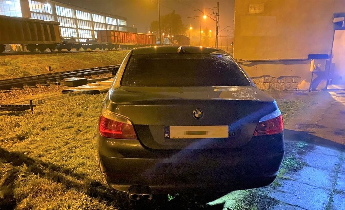 Pijany Ukrainiec wjechał BMW w infrastrukturę kolejową