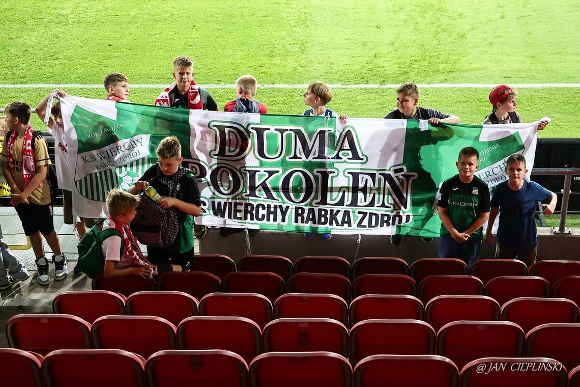 Piłkarze Akademii Wierchy Rabka-Zdrój na meczu reprezentacji Polski U21 w Krakowie! [ZDJĘCIA]