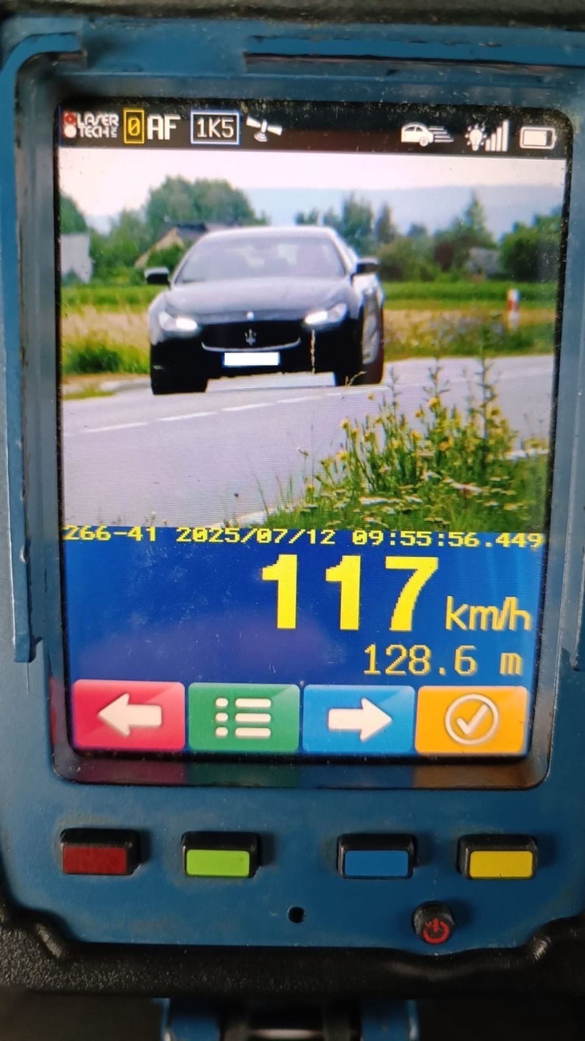 Kierowca w Maserati znacznie przekroczył prędkość.