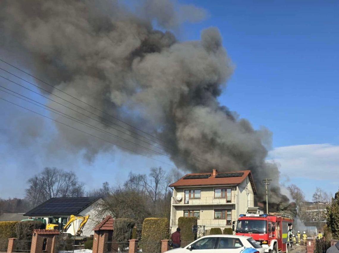 Jurków, powiat brzeski, Brzesko, pożar budynku gospodarczego, straż pożarna, strażacy, akcja gaśnicza