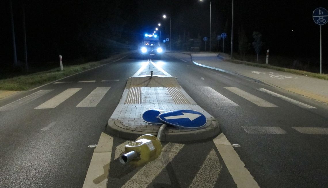 Na zdjęciu miejsce kolizji na ulicy Kęckiej w Bielanach