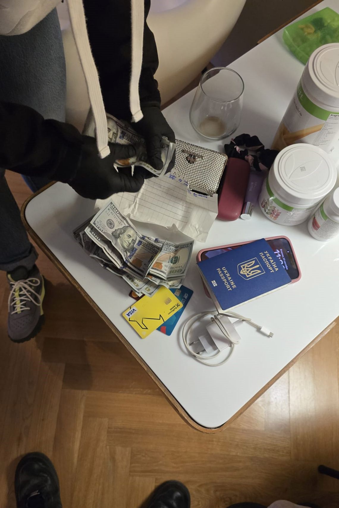 Policjanci rozbili grupę oszustów działającą w Małopolsce Policjanci rozbili grupę oszustów działającą w Małopolsce