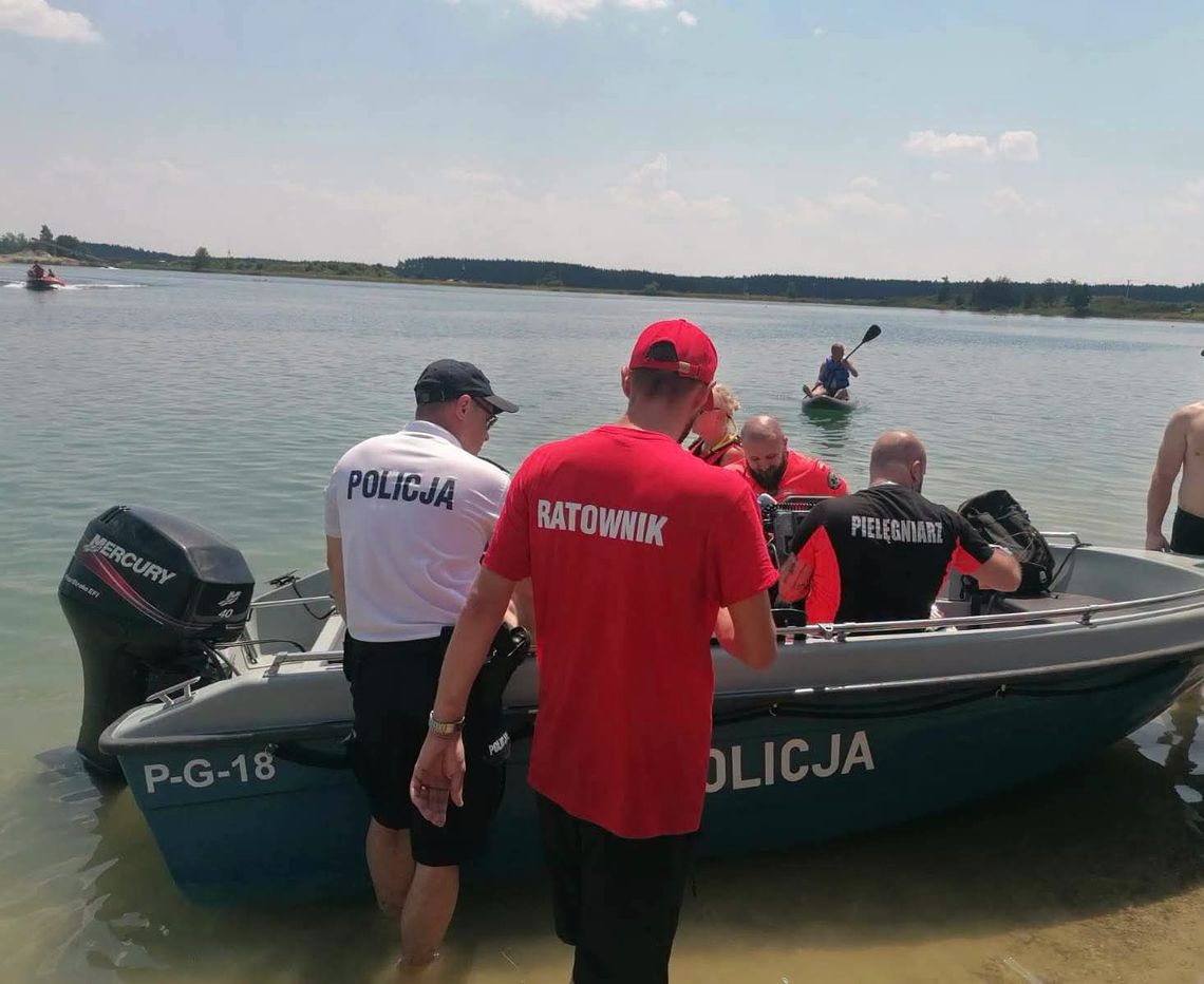 Policjanci uratowali 24-latka na Rivierze Radłowskiej. Reanimacja przywróciła mu życie Dramatyczne chwile rozegrały się w niedzielę, 28 czerwca, na terenie Riviery Radłowskiej