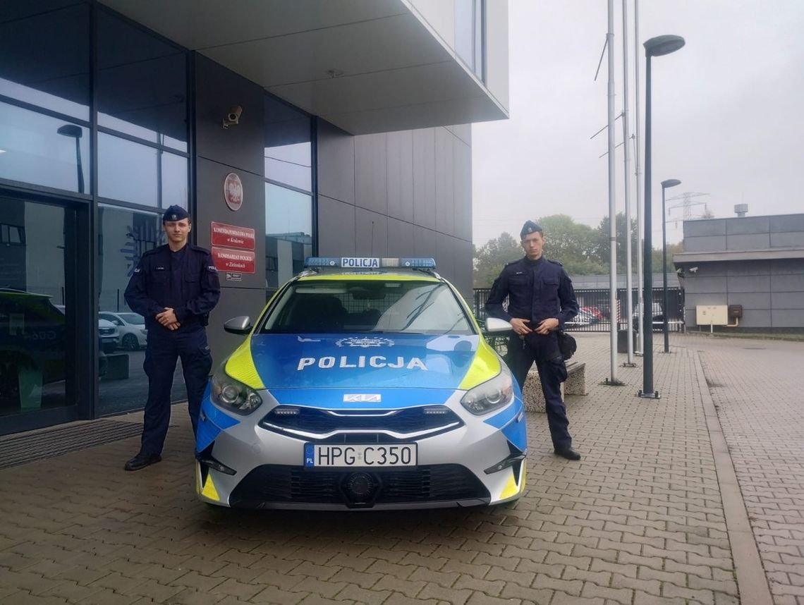 Policja, Tomaszowice, Biały Kościół, gmina Zielonki, pożar domu, straż pożarna, policjanci, pożar podczas spawania