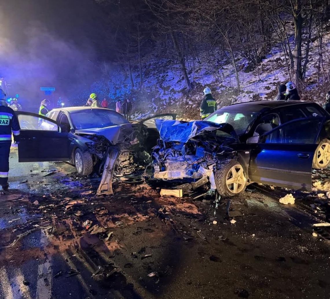 Poniedziałkowy wypadek w Tylmanowej. Dwie osoby ranne [FOTO]