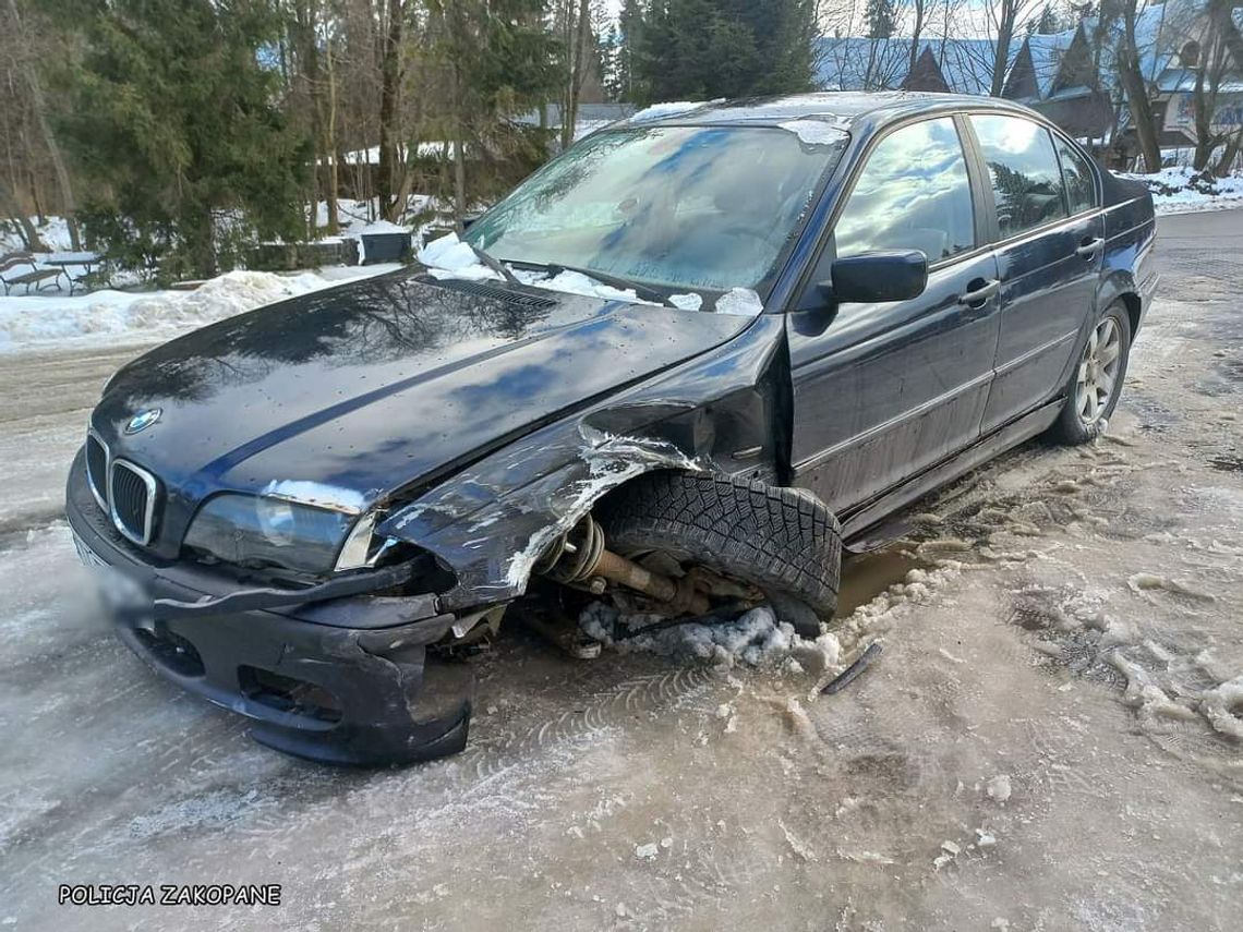 Na zdjęciu rozbity po pościgu za pijanym kierowcą samochód marki BMW