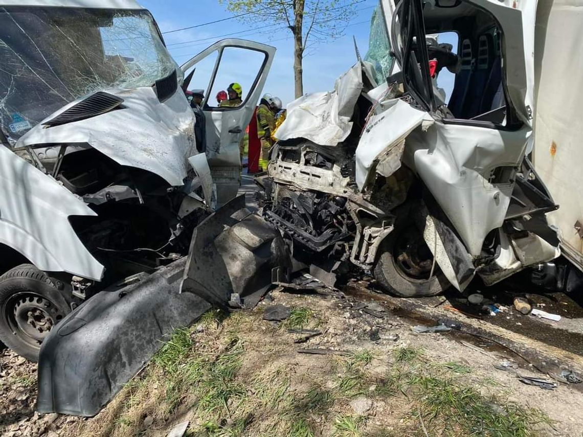 Na zdjęciu zniszczone pojazdy po wypadku w Brończycacach