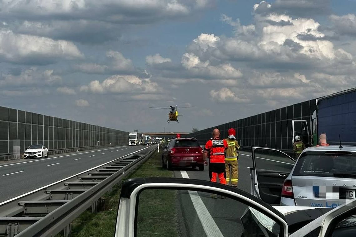 karambol na autostradzie A4 pod Bochnią, wypadek 6 samochodów A4, utrudnienia na A4 kierunek Tarnów, śmigłowiec LPR wypadek A4, poważny wypadek A4 Małopolska, korki A4 Bochnia, przyczyny wypadku A4, bezpieczeństwo na drodze A4