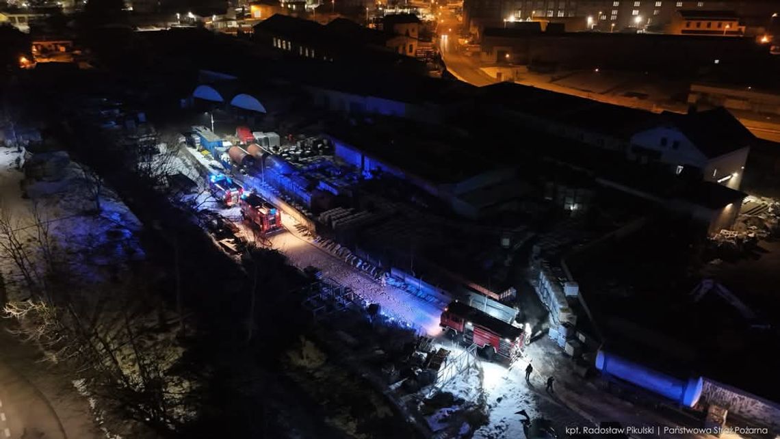 Trzebinia, powiat Chrzanowski, duży pożar w Trzebini, akcja gaśnicza w Trzebini, pożar hali w Trzebini