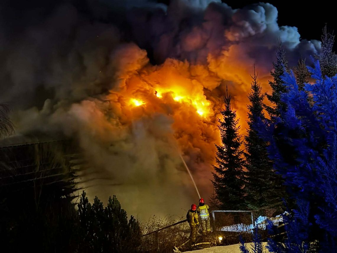 Targanice, powiat wadowicki, pożar w powiecie wadowickim, ogromny pożar restauracji, restauracja Kocierz, na sygnale, akcja gaśnicza, potężne straty