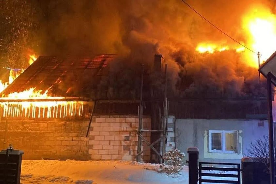 Sieniawa, pożar budynku mieszkalnego, Podhale, powiat nowotarski, akcja gaśnicza, dramatyczna walka z ogniem, potężny pożar w Sieniawie