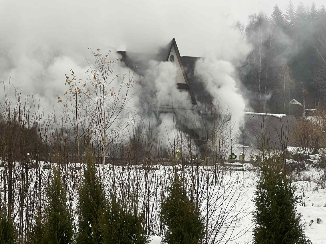 Zawoja, powiat suski, pożar w budynku mieszkalnego w zawoi, Zawoja, na sygnale, straż pożarna, strażacy