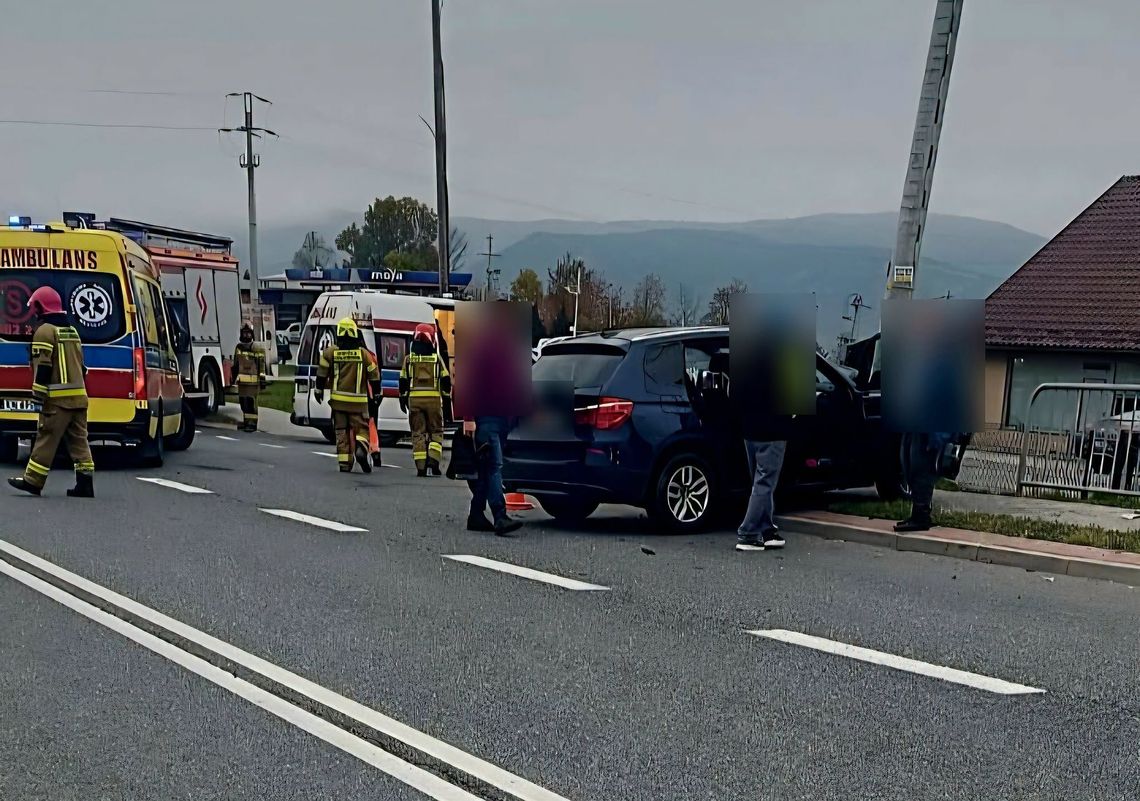 Poważny wypadek na DK 28 w miejscowości Wysokie. 20-latek w stanie ciężkim Wypadek w miejscowości Wysokie na DK28, między Nowym Sączem a Limanową