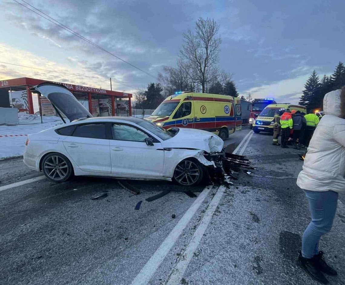 Jerzmanowice, powiat krakowski, na sygnale, wypadek drogowy, wypadek samochodowy, LPR, śmigłowiec LPR, na ratunek