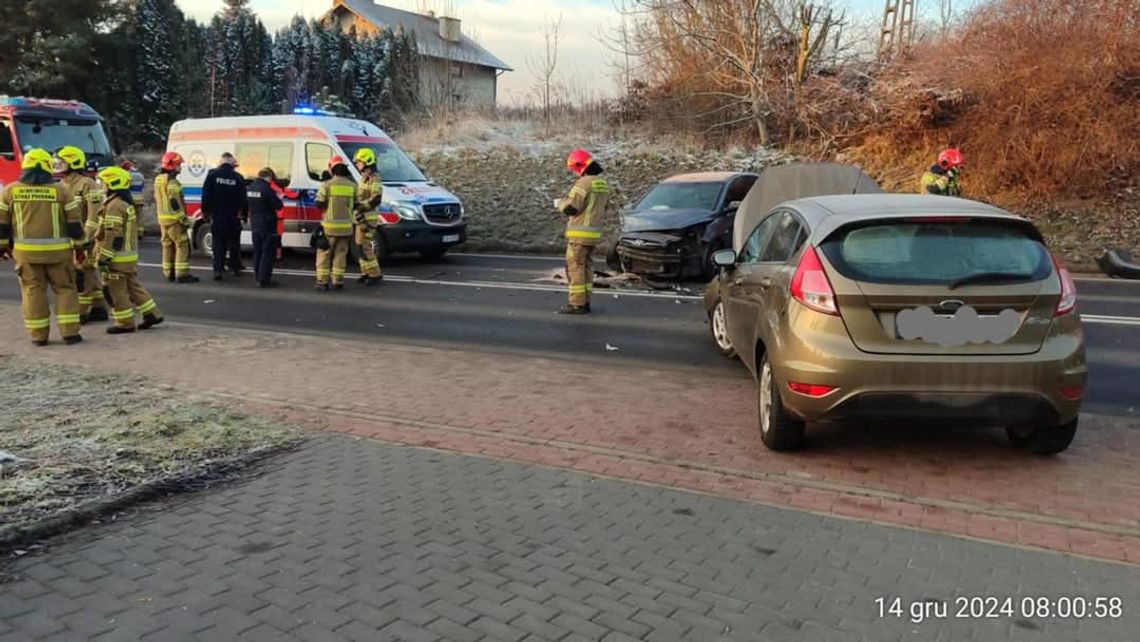 Poważny wypadek na  DW794 w Przybysławicach. Śmigłowiec LPR w akcji [FOTO]