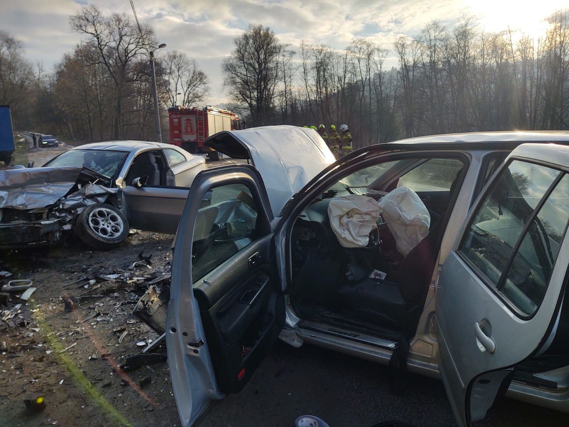 Poważny wypadek na Lwowskiej w Nowym Sączu. Czterech rannych (ZDJĘCIA)