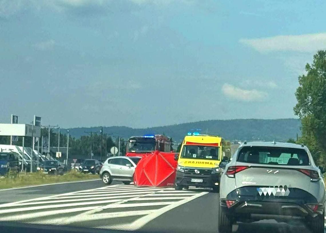 wypadek w Nowym Targu, wypadek z udziałem motocyklisty, Nowy Targ, Podhale, wypadek drogowy, akcja ratunkowa, akcja ratownicza, poszkodowany motocyklista