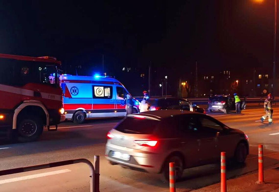 Kraków, ulica Wielicka, wypadek na ul Wielickiej w Krakowie, wypadek drogowy, zderzenie samochodu z motocyklistą w Krakowie, akcja ratunkowa