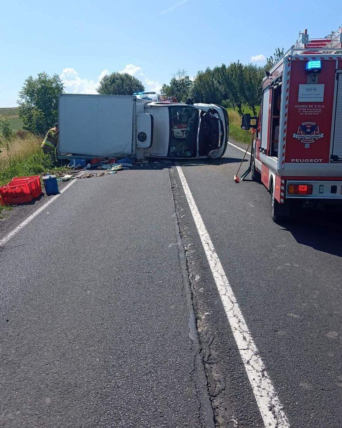 Poważny wypadek samochodu dostawczego w Wielmoży. Są ranni [ZDJĘCIA]