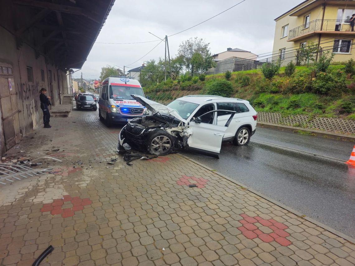 Skała, ulica Krakowska w Skale, wypadek drogowy, wypadek samochodowy, na sygnale,