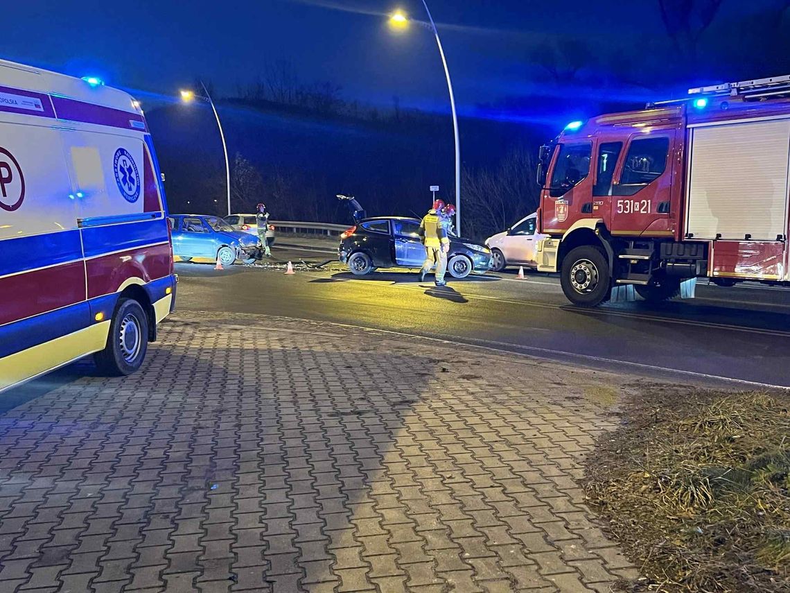 Sucha Beskidzka, wypadek samochodowy, powiat Suski, dk28, na sygnale, akcja ratunkowa, akcja ratownicza