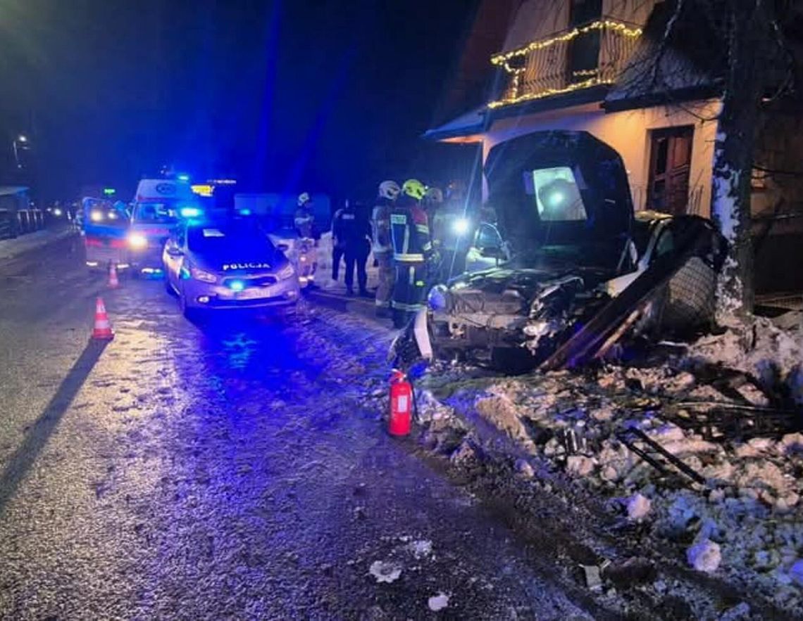 Suche, Podhale, poważny wypadek w Suchem, powiat tatrzański, wypadek drogowy, wypadek samochodowy, poważny wypadek