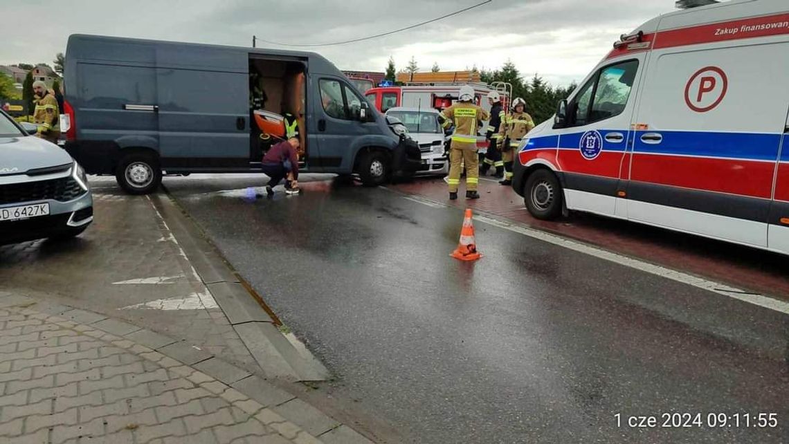 Na zdjęciu miejsce wypadku na drodze wojewódzkiej w Cianowicach