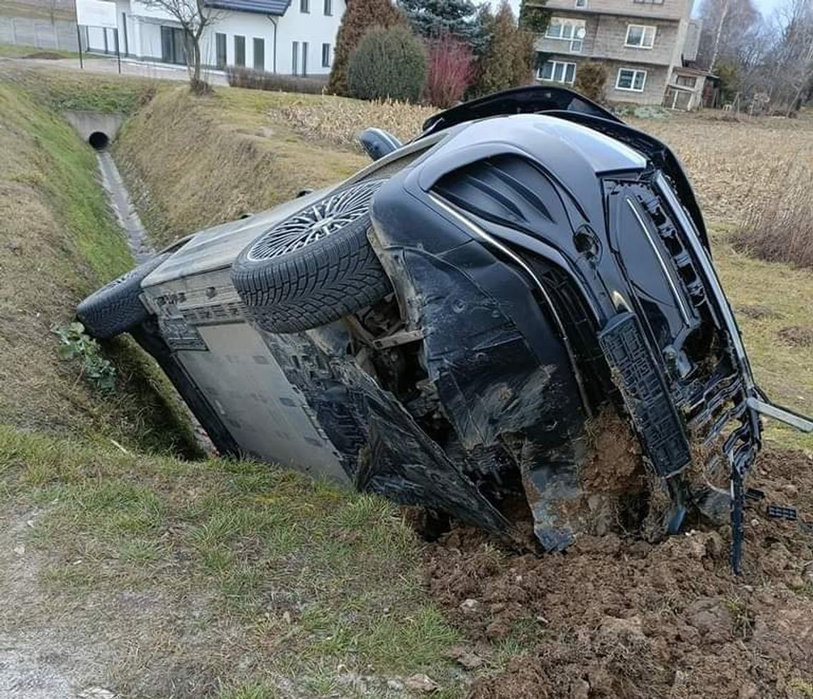 Powiat proszowicki. Rozbił samochód i wylądował w rowie