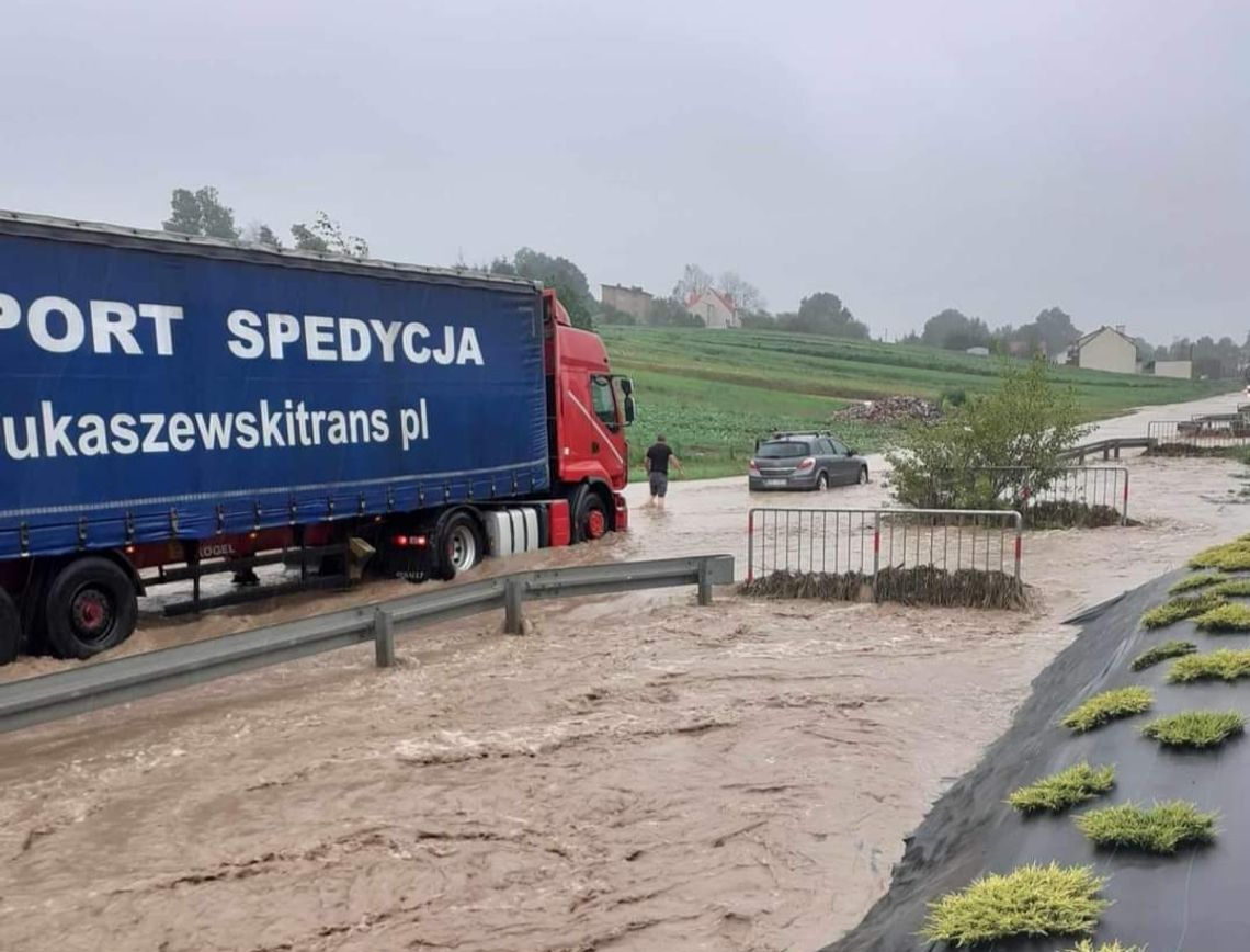 Na zdjęciu krajobraz po ulewnych deszczach w Małopolsce