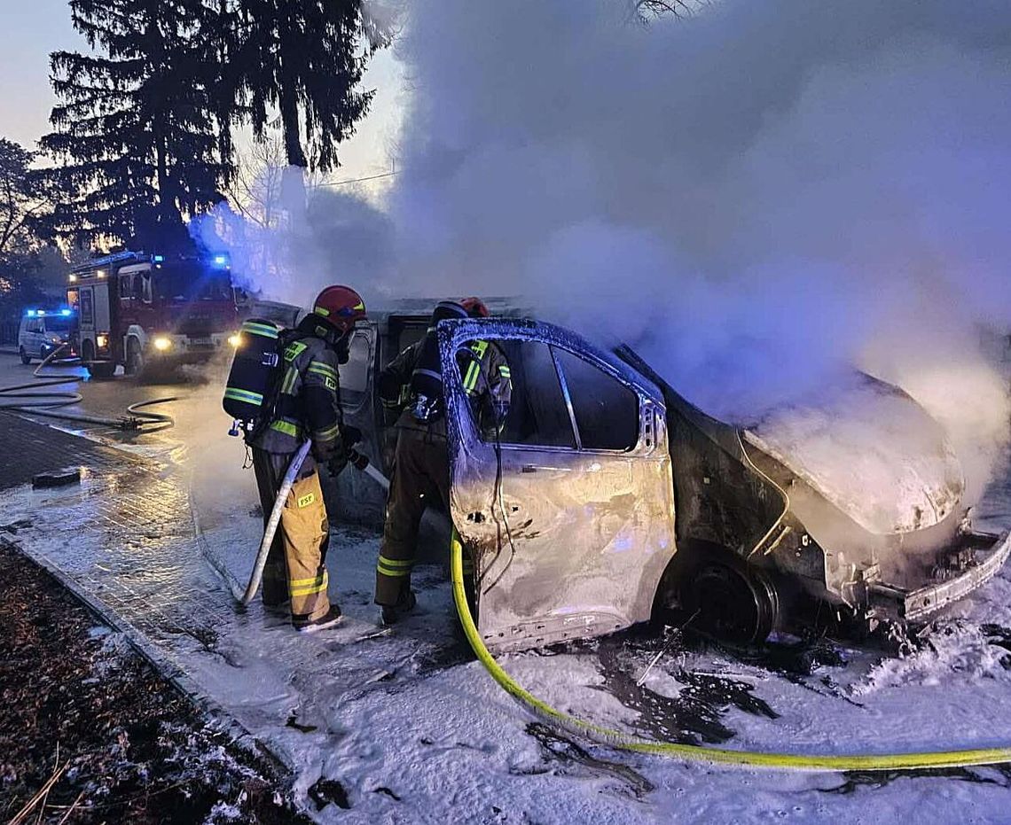 Żelichów, powiat dąbrowski, Dąbrowa Tarnowska, na sygnale, pożar samochodu dostawczego, akcja gaśnicza, straż pożarna