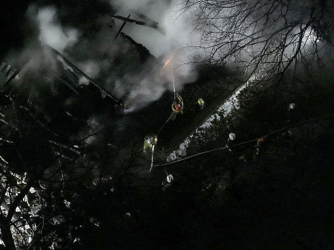 Sucha, gmina Trzyciąż, powiat olkuski, pożar drewnianego budynku mieszkalnego, pożar drewnianego domu, straż pożarna, strażacy