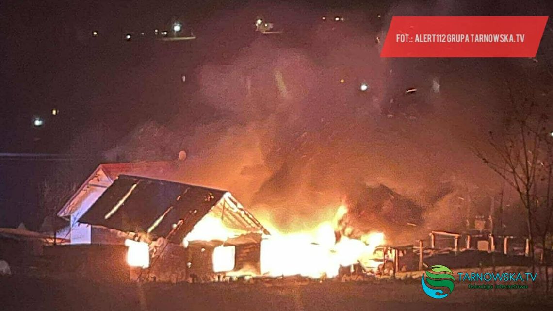 Łękawica, powiat tarnowski, pożar budynku gospodarczego, wybuch w budynku gospodarczym, na sygnale, straż pożarna, akcja gaśnicza