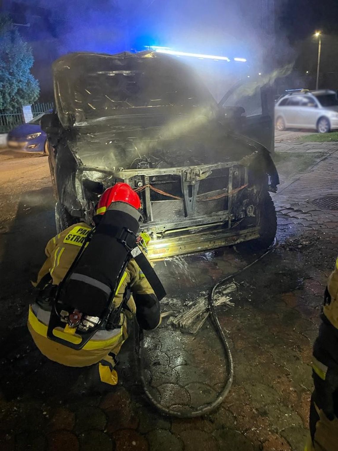 Pożar samochodu osobowego na ulicy Sienkiewicza w Nowym Sączu