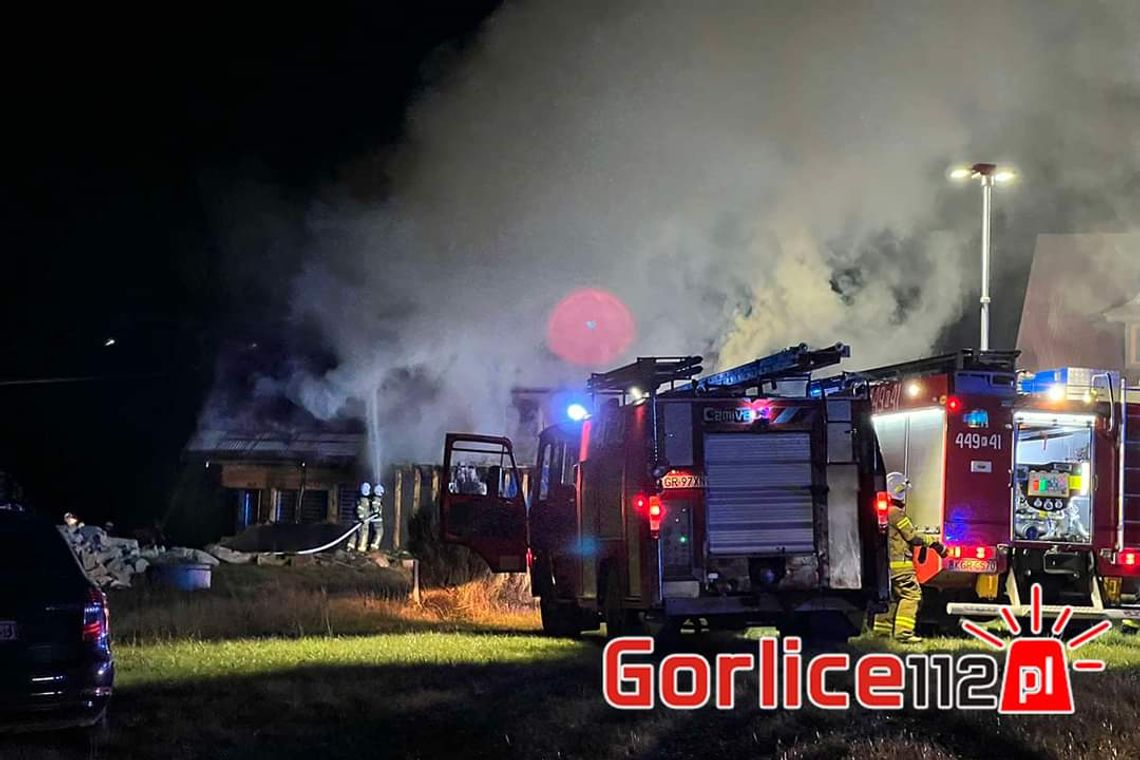 Pożar strawił budynek agroturystyczny w Ropicy Polskiej [FOTO]