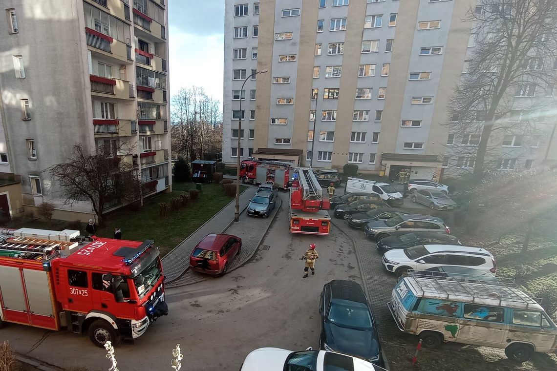 Pożar w jednym z mieszkań na Osiedlu Tysiąclecia w Nowej Hucie [FOTO]