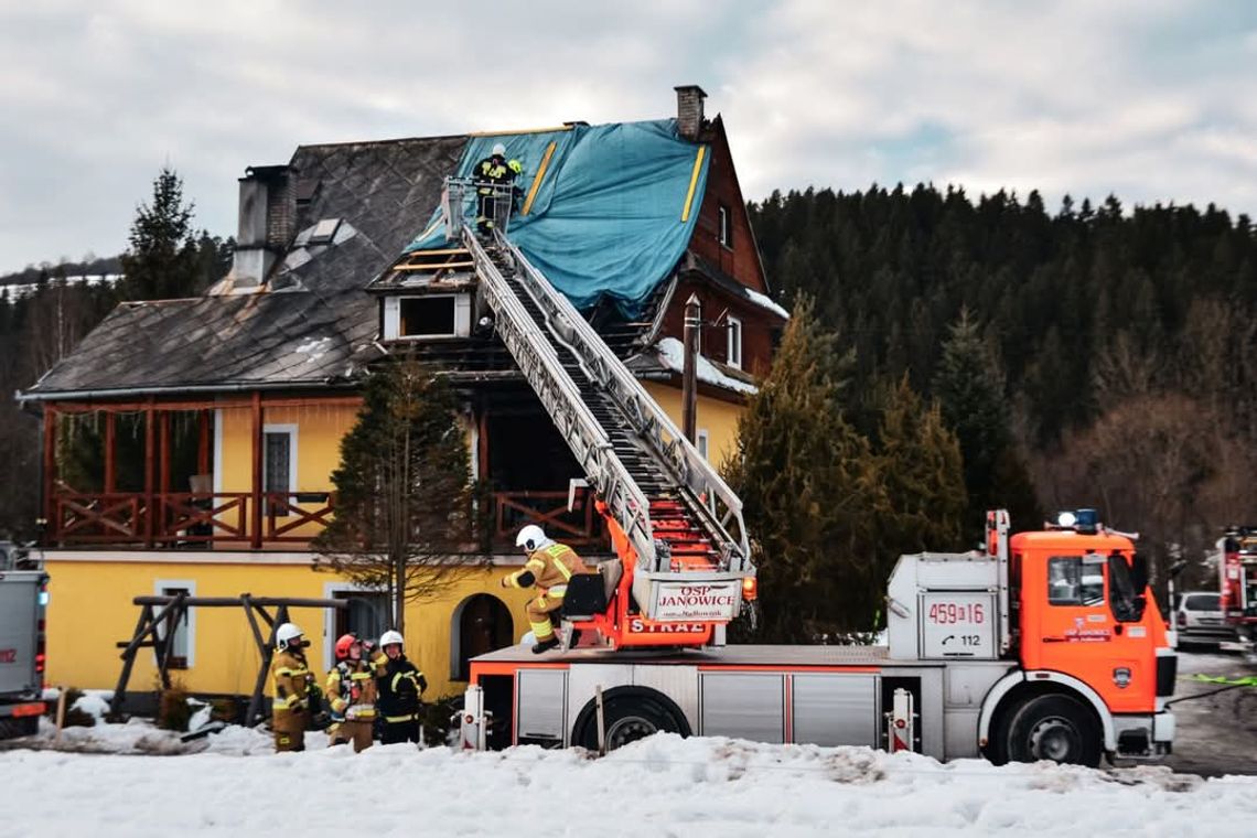 Pożar w Łostówce. Szybka reakcja strażaków zapobiegła większej tragedii [FOTO]